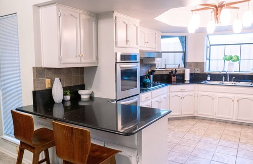 North San Antonio - SAT House | Private Mini-Resort & Oasis-Heated Pool & Spa-Golf-Pool Room-Game Room