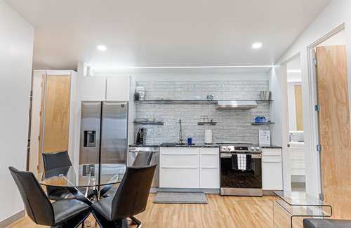 Umber View Heights House | Private modern luxury vacation home