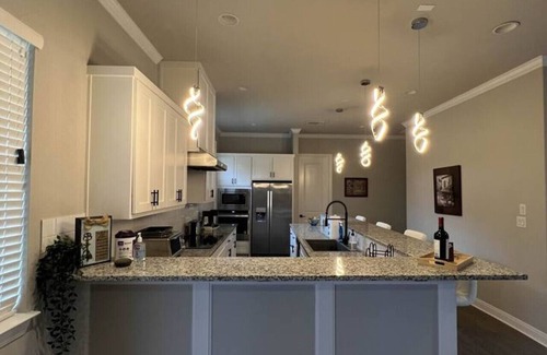 Cedar Creek House | Private Modern Urban Retreat Near COTA/Austin/APT