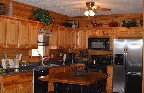 Fancy Gap Cabin | Private Mountain Top Cabin on Blue Ridge Parkway; Amazing View of 7 NC/VA cities
