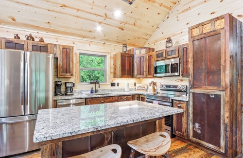 Murphy Cabin | Private Murphy Cabin Rental with Wraparound Porch!