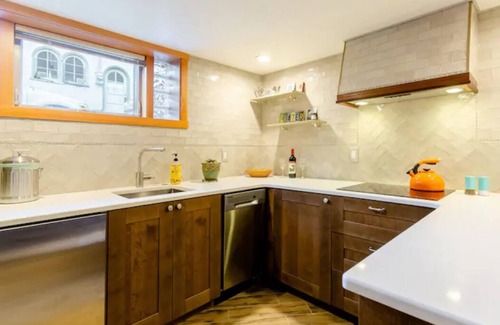 Eastmoreland House | Private, New, 15 min to downtown near Reed college