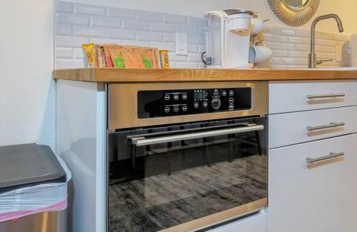 Camas Apartment | Private New Garden Apartment W Hot Tub