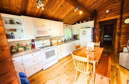 Anne's Land Cabin | Private, Ocean View Cottage, 5 Mins - Cavendish, large deck, A/C, Wifi, Sleeps 6