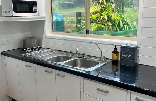 Maleny Cabin | Private One Bedroom Lakeside Cabin