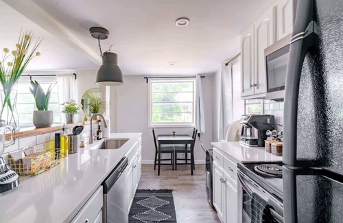Victorian Village House | Private Parking - Short North - 2BR - Convention