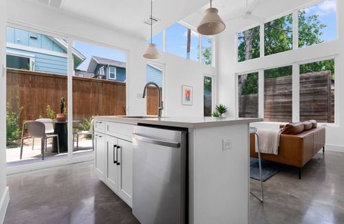 Rosewood House | Private peaceful Zen house located in a vibrant East Austin neighborhood.