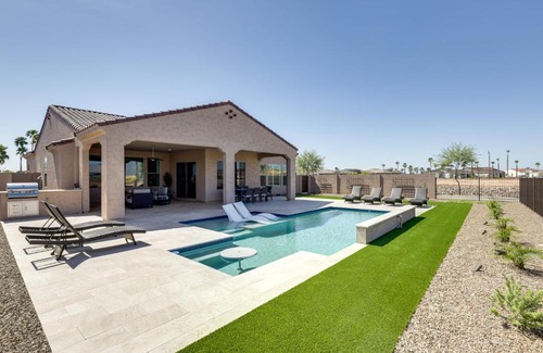 Palm Valley House | Private Pool and Grill Modern Goodyear Retreat