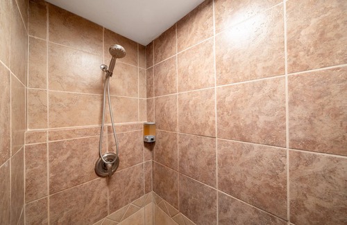 Fairview House | Private Pool & Hot Tub on Serene Wooded Lot