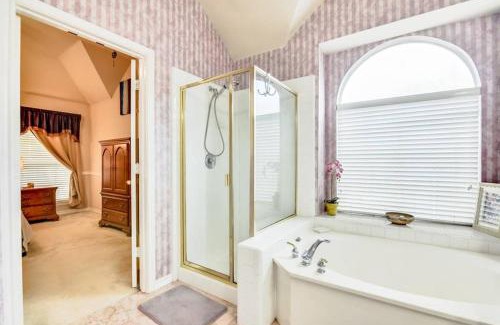 South Arlington House | PRIVATE POOL w/Full Amenities by BLD & Joe Pool LK