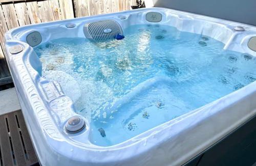Summit Station House | Private Ranch - Entire Home - 3 Bed Room - Hot Tub - King Bed - Fenced Yard - Pets & Kids Welcome - Game Shed - Free WiFi