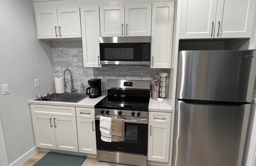 Pittsburg Apartment | Private/Relaxing New Guest House & Fast Wi-Fi