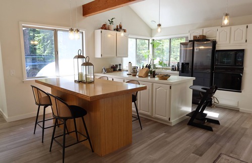 Felton House | Private Retreat in Santa Cruz Mountains w Hot Tub