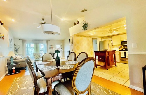 South Venice House | Private retreat! Steps to Shamrock Park, intercoastal & trail, 4 miles to beach!