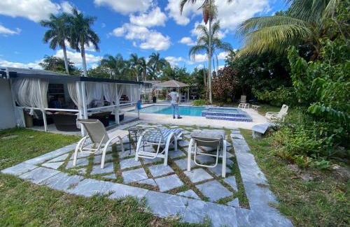 Florida Gardens House | Private Retreat