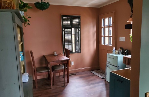 North Chesterfield House | Private Romantic Bungalow for Artists & Writers, 7 Mins to Downtown Richmond,