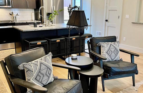 Traverse City House | Private Rooftop Deck & Walkable Vibes in the Heart of Traverse City
