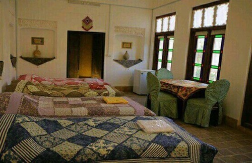 Ashkez̄ar Resort | Private room ∙ 5 guests