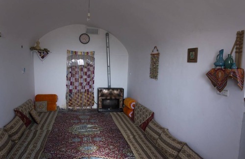 Shahr-e Bābak Resort | Private room ∙ 6 guests