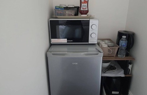 Erdington House | Private Room - Ensuite Bathroom - Free Parking