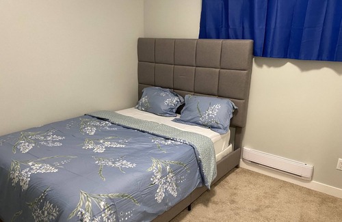 Airdrie House | Private room in a quiet neighbourhood
