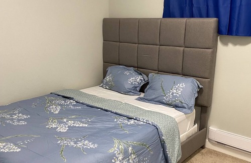 Airdrie House | Private room in a quiet neighbourhood