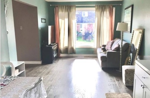 North Bay House | Private room in basement close to all shopping and bus stop in North bay