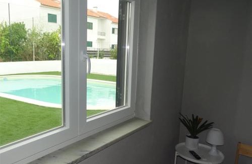 Almoinha House | Private Room in Family Home with Pool