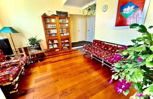 Grey Lynn House | Private Room in Grey Lynn Villa