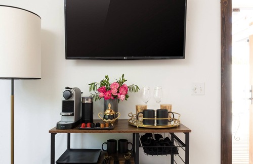 Solvang House | PRIVATE ROOM w/Private Gated Jacuzzi & Garden in Downtown Los Olivos Escape