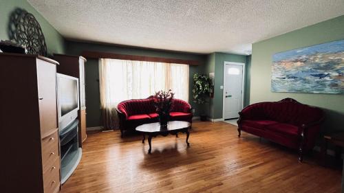 North Central Edmonton House | Private Rooms Close to NAIT Guest House For Men Only