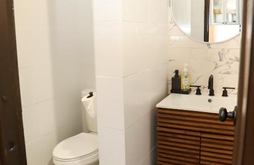 Monacillo Urbano House | Private Rooms in Duplex Home w 4 Baths FQ Beds 1-3ppl