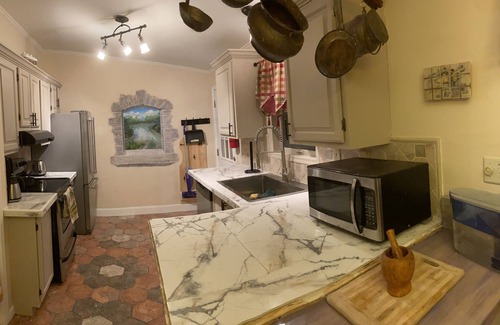 Athens House | Private safe lakefront cottage that offers kayaking, and tennis.