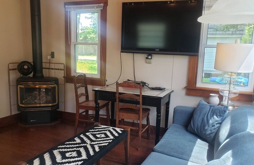 Wainfleet Cottage | Private sand beach. Lakeview. Spacious LongBeachCottages.com – Cottage #8