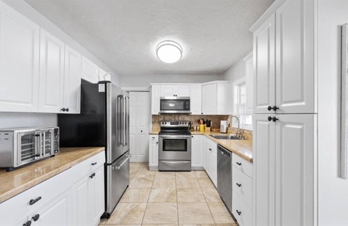 Whitfield House | Private Sarasota Pool Home. Close to Beaches. Fenced Yard. Pet Friendly