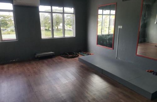 Lutong House | Private Sauna, Gym, Studio and SofaBed