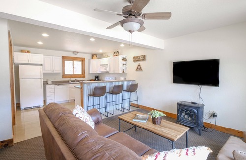 Grand Lake Cabin | Private & Serene Lake Getaway Retreat