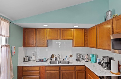 Latonia House | Private setting between flowing creeks, minutes from Cincinnati attractions.
