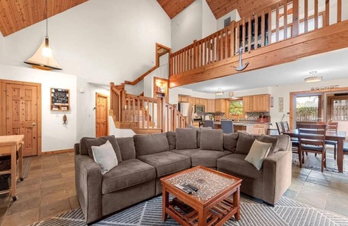 Union Pier Cottage | Private Setting Union Pier - Walk to Beach, Shops & Restaurants | Anchor Point