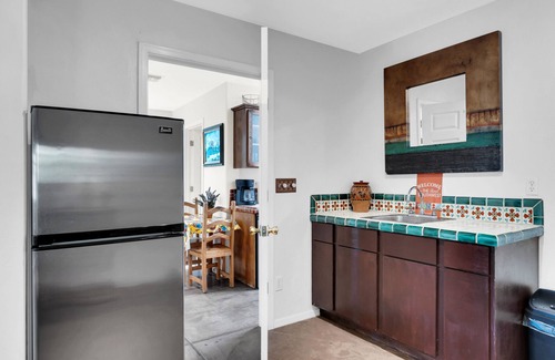 Peter Howell House | Private Southwestern Style Casita with Lush & Fully fenced Lush Yard*