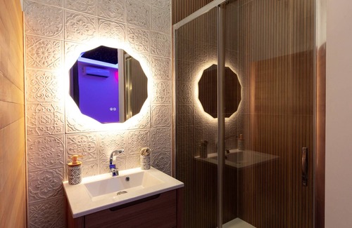Faubourg North Apartment | Private Spa flat in the heart of Dijon