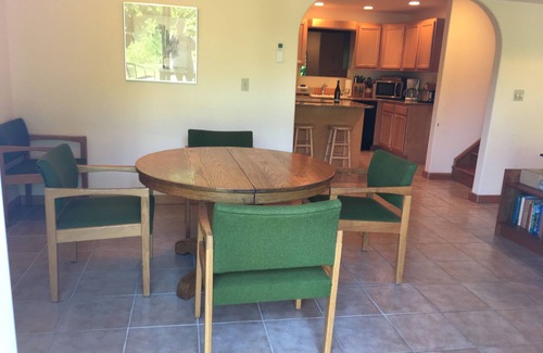 Corvallis House | Private, spacious, 2 bedroom, 1 bath, full kitchen, peaceful garden close to OSU