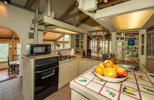Seagrape Hill Villa | *Private & Spacious* 3-5 Bedrooms-Pool&Fitness Equipment/Wifi/Stereo/Water Views