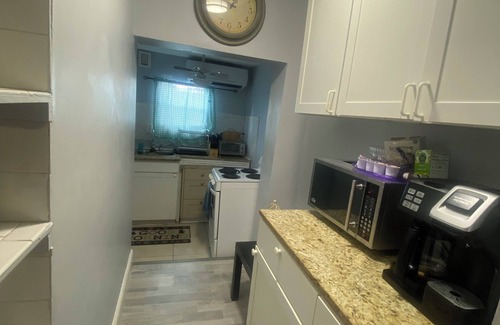 Florida Gardens House | Private spacious 5-bedroom house, pool, hot tub, AC, gazebo, and large backyard.