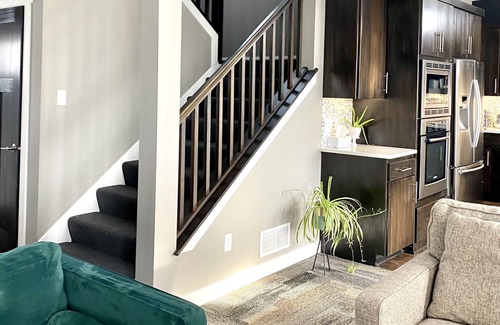 Blaine House | Private, Spacious, Modern Home in Blaine — w/Pool Table, Sleeps 13+