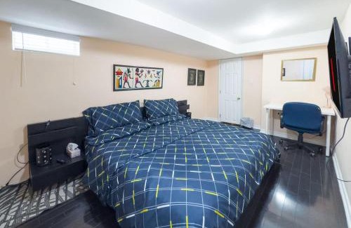 Churchill Meadows House | Private - Spacious with Jacuzzi and Great Location