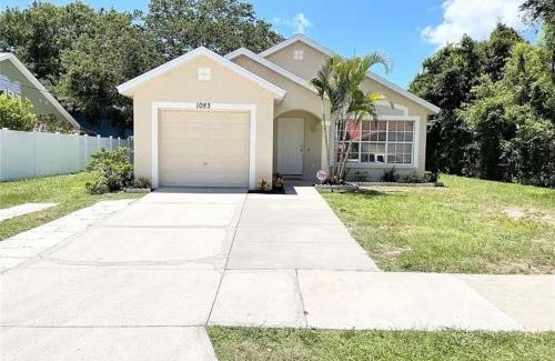 Park East House | Private Stay Near Ed Smith Stadium-Great Location Rm4 Shared home