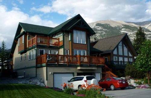 Cougar Creek House | Private studio appartment with great outdoor area