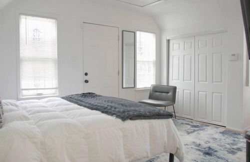 South Central Houston Apartment | Private Studio Getaway near Museum District
