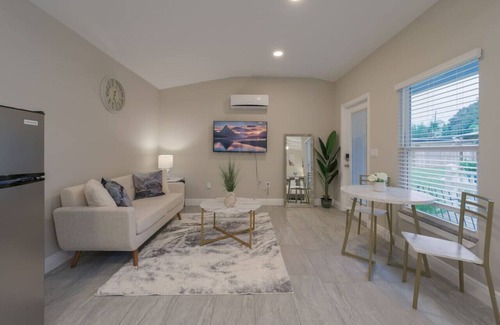 Azalea Park Apartment | Private Studio near parks & DNTN